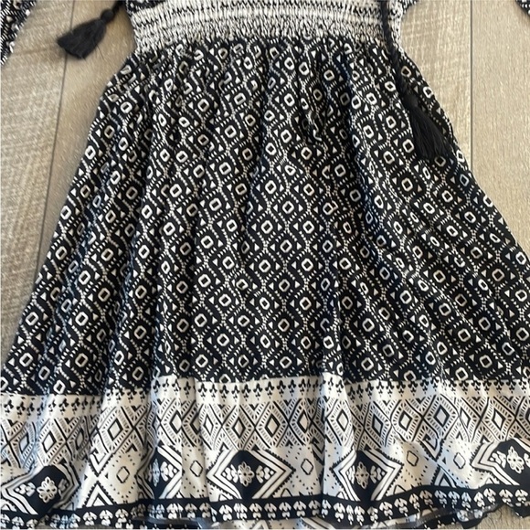 H&M Size 6 Black and White Aztec Print Tunic Dress. - Picture 3 of 6